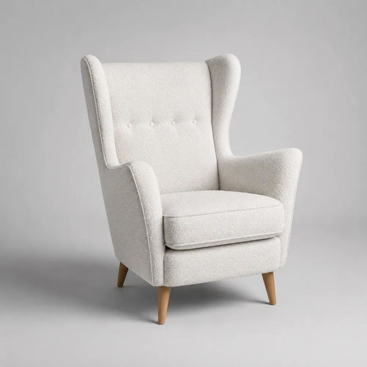 Poltrona bergère in tessuto bouclé bianco crema con schienale alto e gambe in legno, 78 × 82 × 105 cm